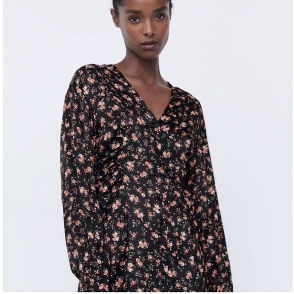 🆕 Zara Floral Long Sleeve Dress with Ruched Panels at Waist- 100% Viscose - Picture 2 of 13
